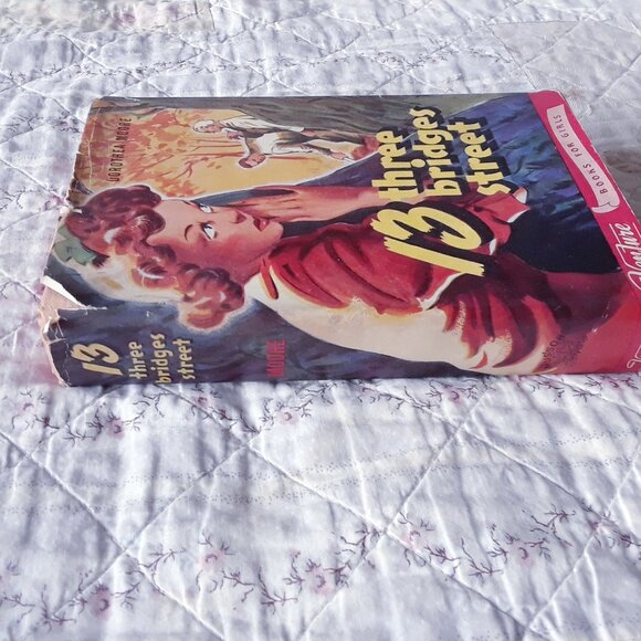 1945 Girls Mystery Book 13 Three Bridges Street Dorothea Moore - Picture 3 of 7